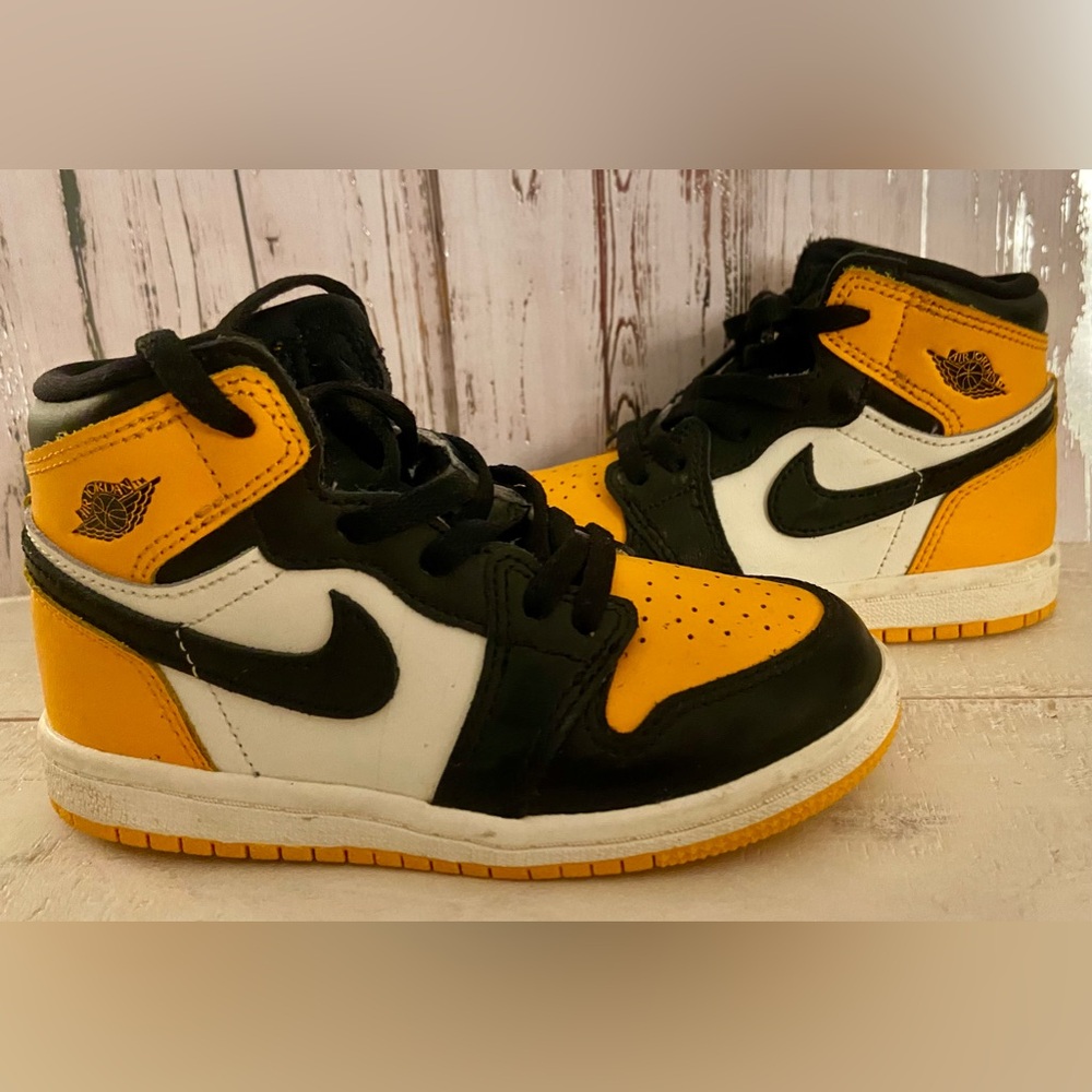 Nike Air Jordan 1 Retro High OG Taxi Sneaker
